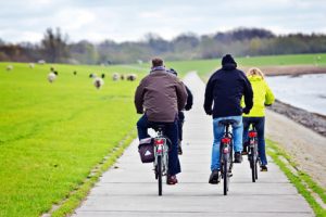 E Bike oder Trekkingrad © Fotimmz - Fotolia.com