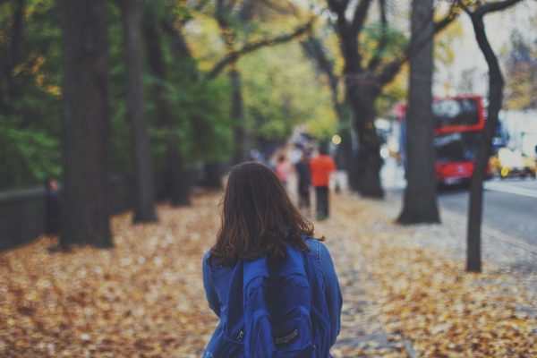 Ciao Elterntaxi! Darum sollten Kinder selbständig zur Schule gehen