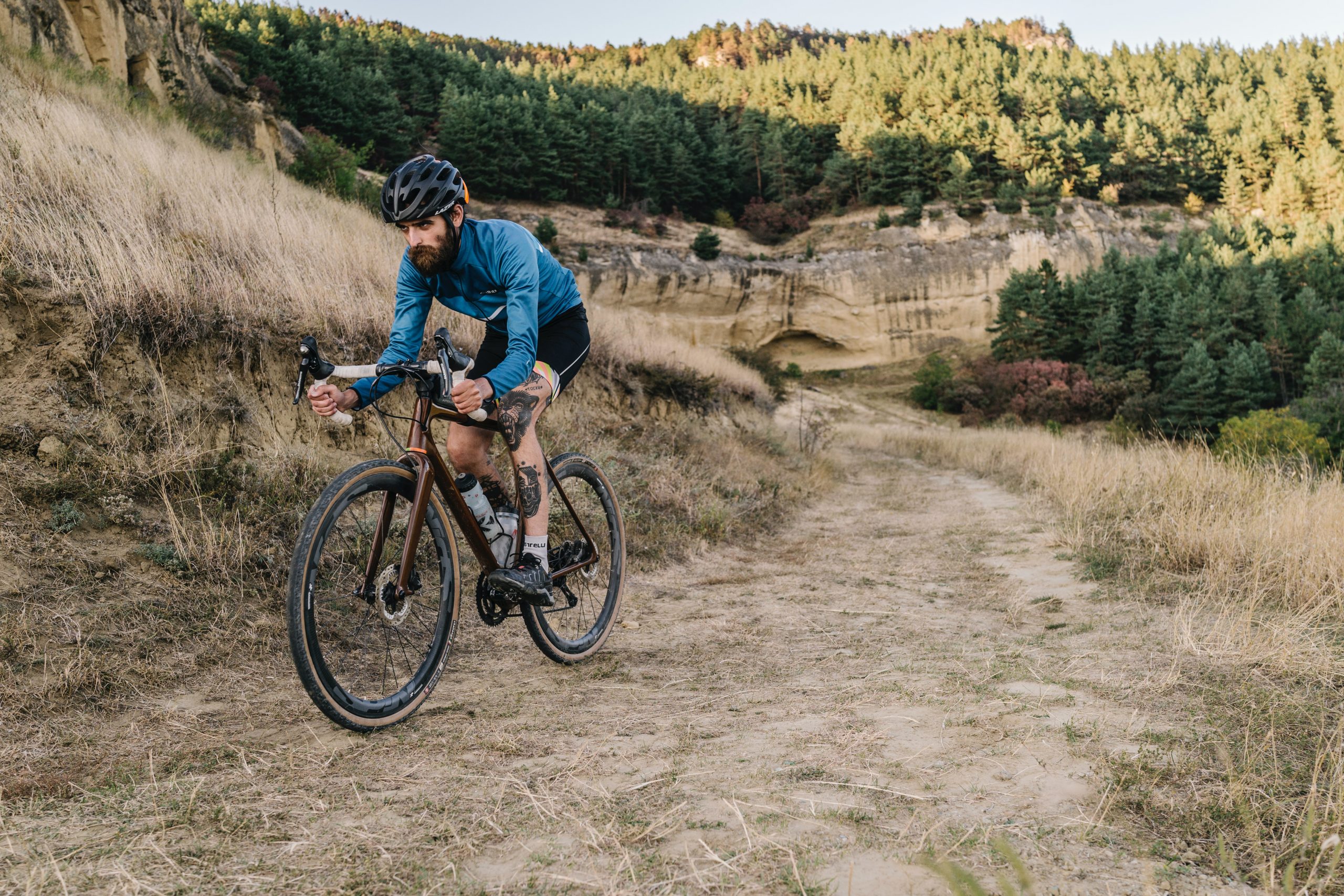 Gravel Bikes für Querfeldein-Touren auf wechselnden Untergründen