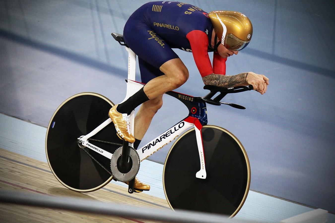 Spezieller Helm für eine verbesserte Aerodynamik Spezieller Helm für eine verbesserte Aerodynamik